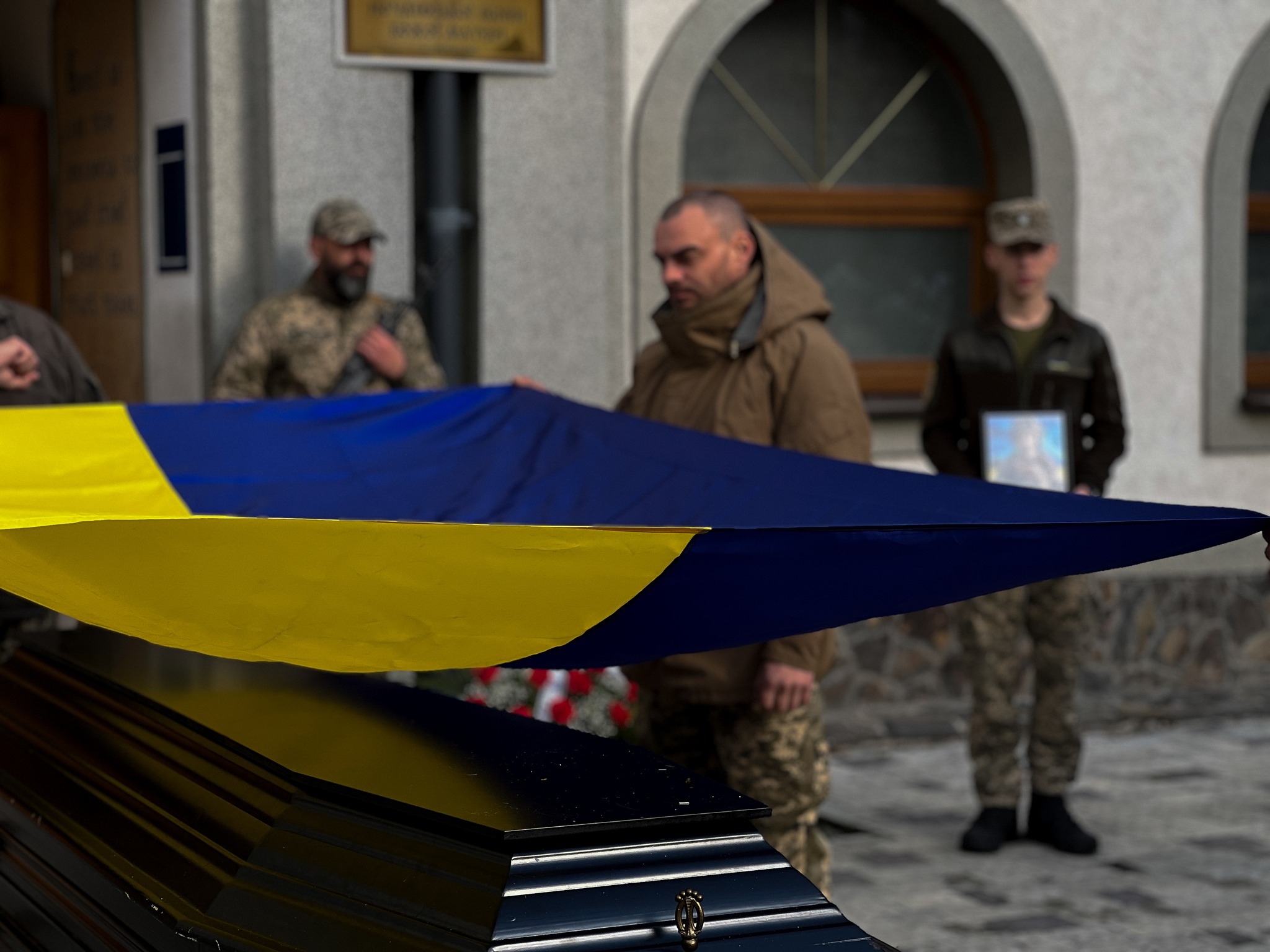 Прощання з полеглим захисником Андрієм Лапіковим