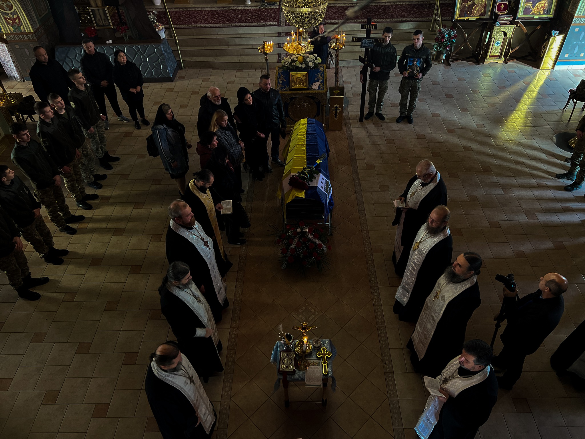 Прощання з полеглим захисником Андрієм Лапіковим