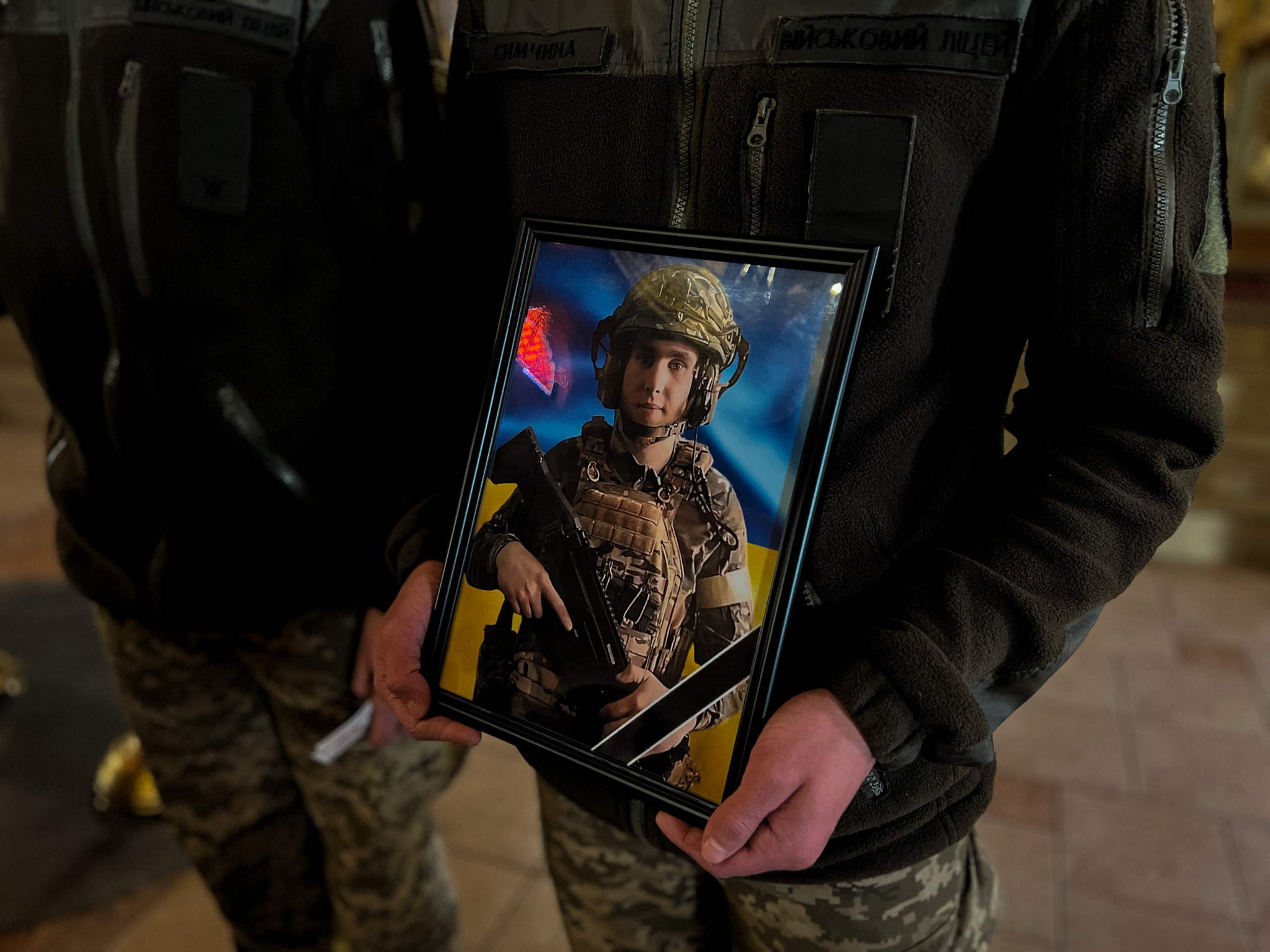 Прощання з полеглим захисником Андрієм Лапіковим