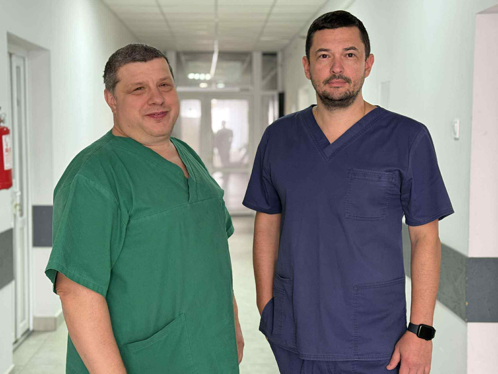 лікарі-хірурги Дмитро Чеканов та Владислав Стець
