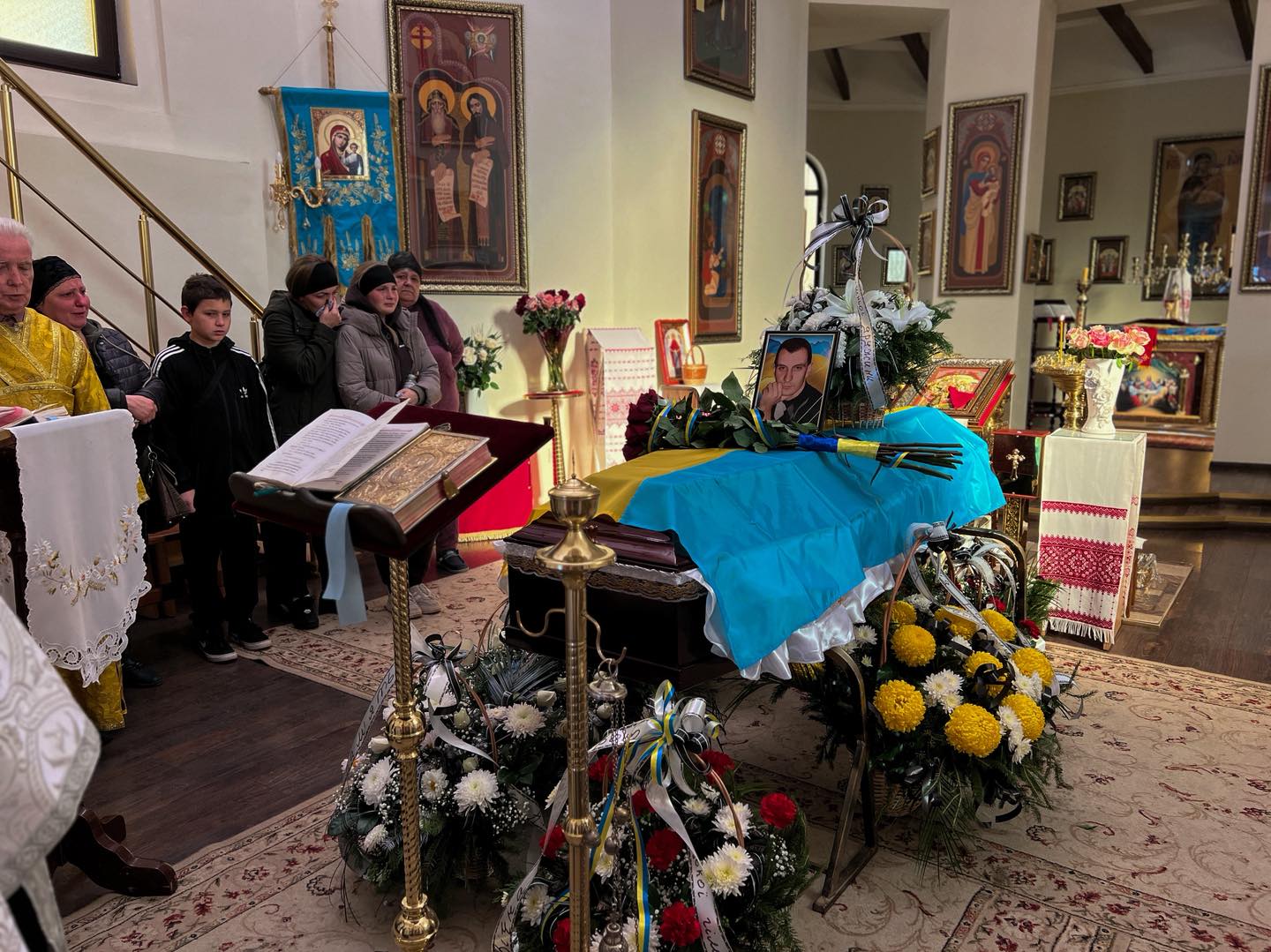 Прощання з воїном Романом Погребняком