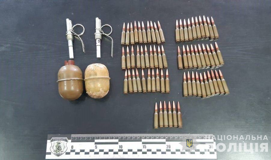 Вилучені гранати та боєприпаси 