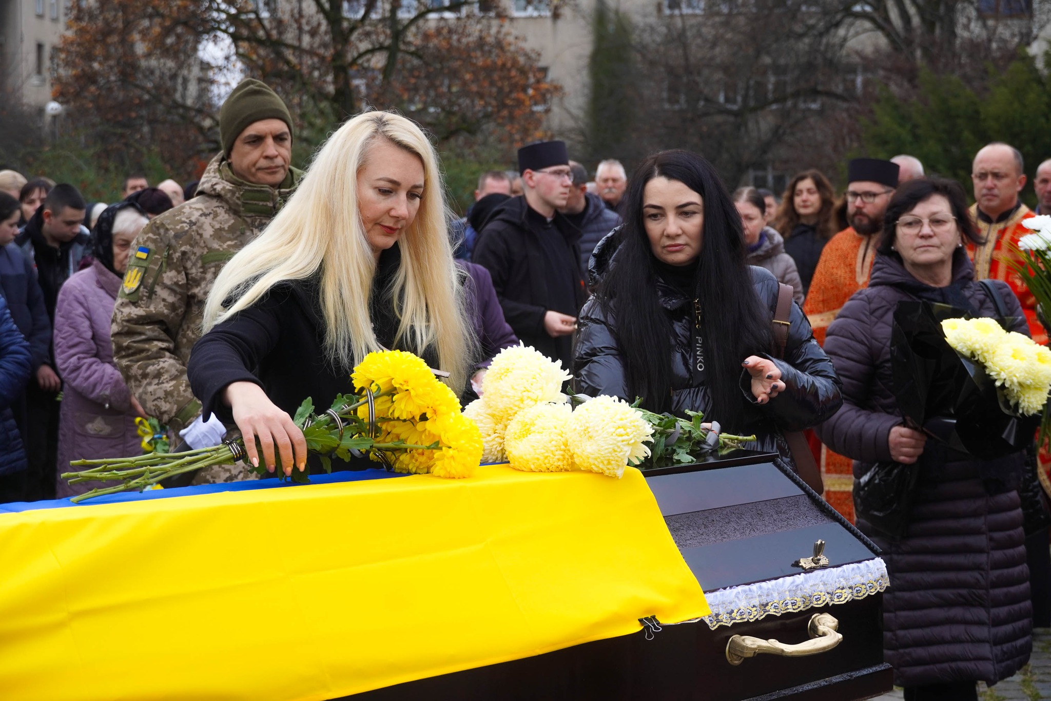 Прощання з полеглим воїном Борисом Барчем