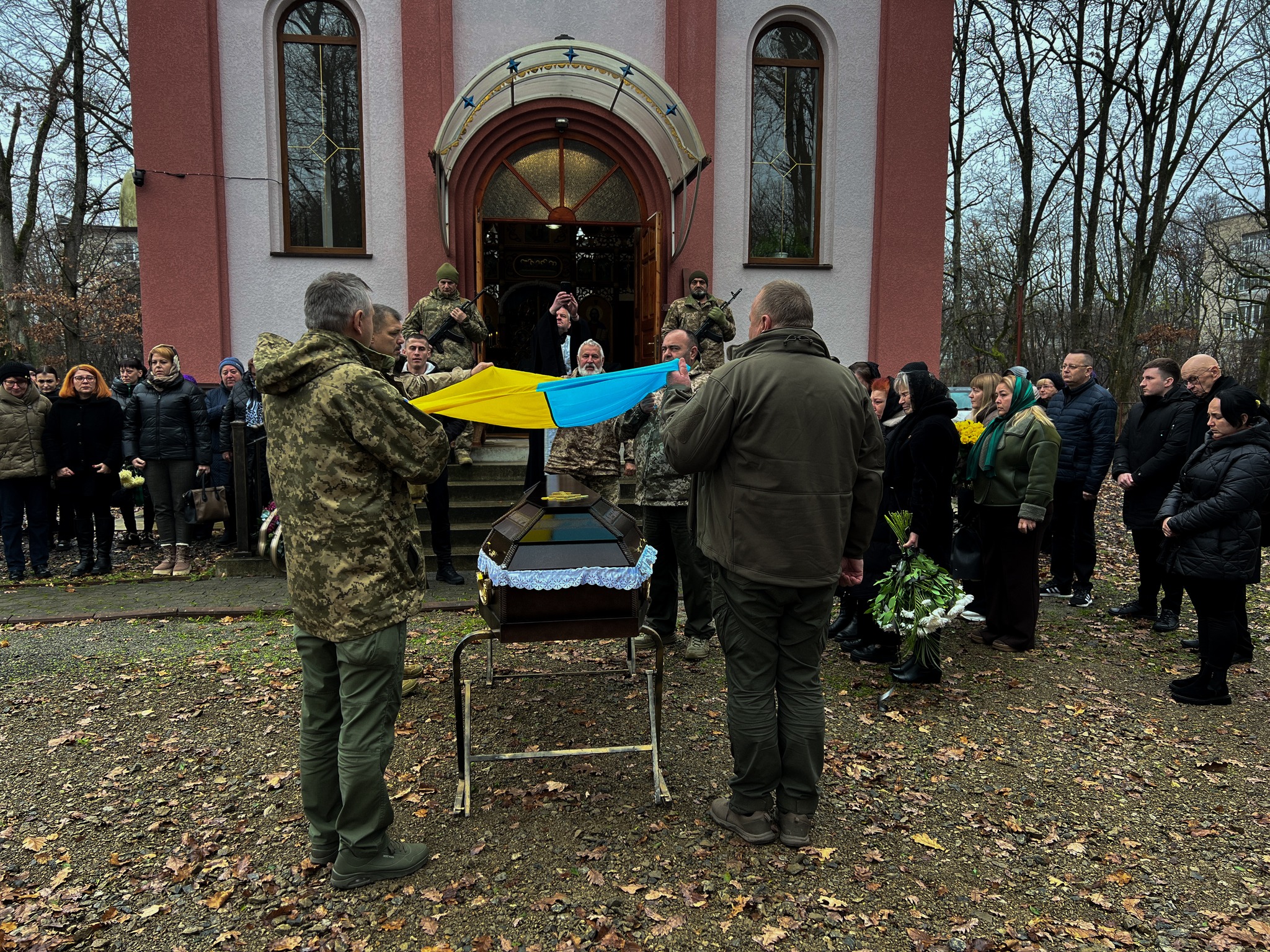 Прощання із воїном Євгеном Мазієм
