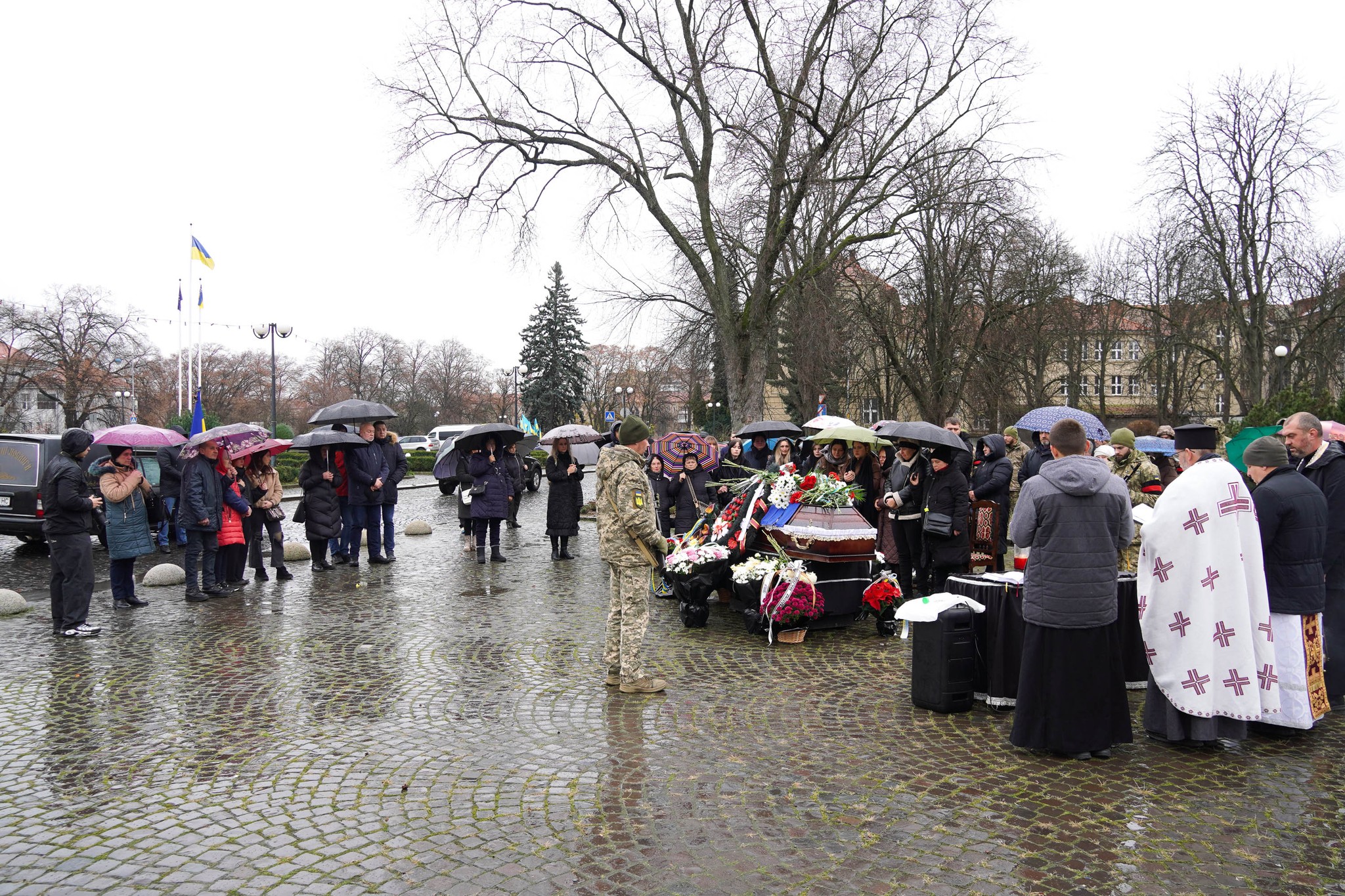 Прощання з полеглим воїном Михайлом Лупʼяком