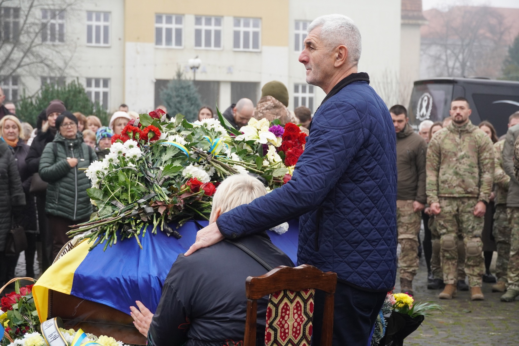 Прощання з полеглим 27-річним прикордонником Дмитром Павличем