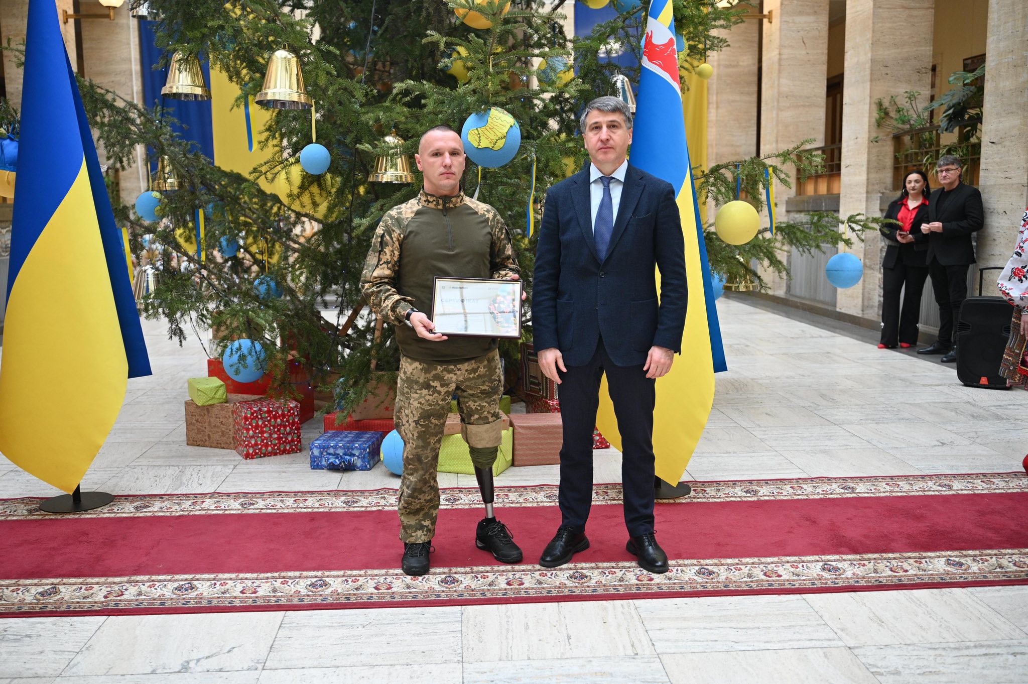 Родинам воїнів на Закарпатті вручили сертифікати на оселю