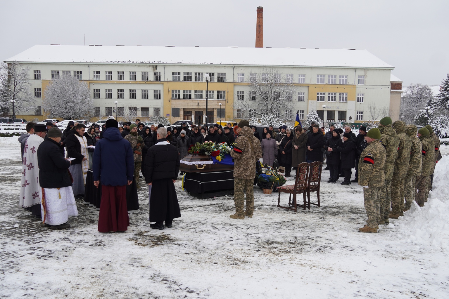 В Ужгороді попрощалися з військовим Миколою Райнишем