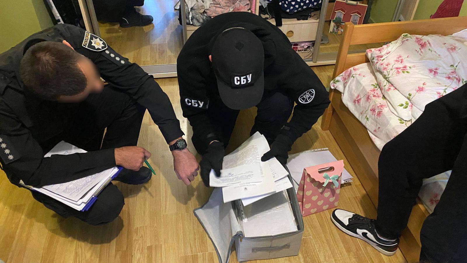 Наживою він ділився з іншими чиновниками міської ради 