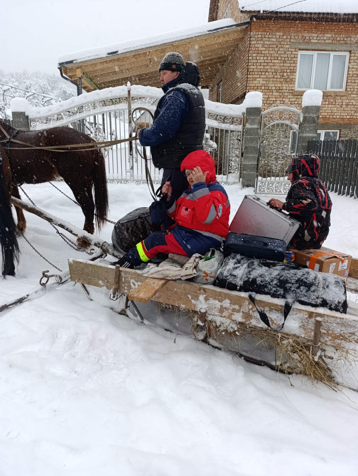 Медики на санях