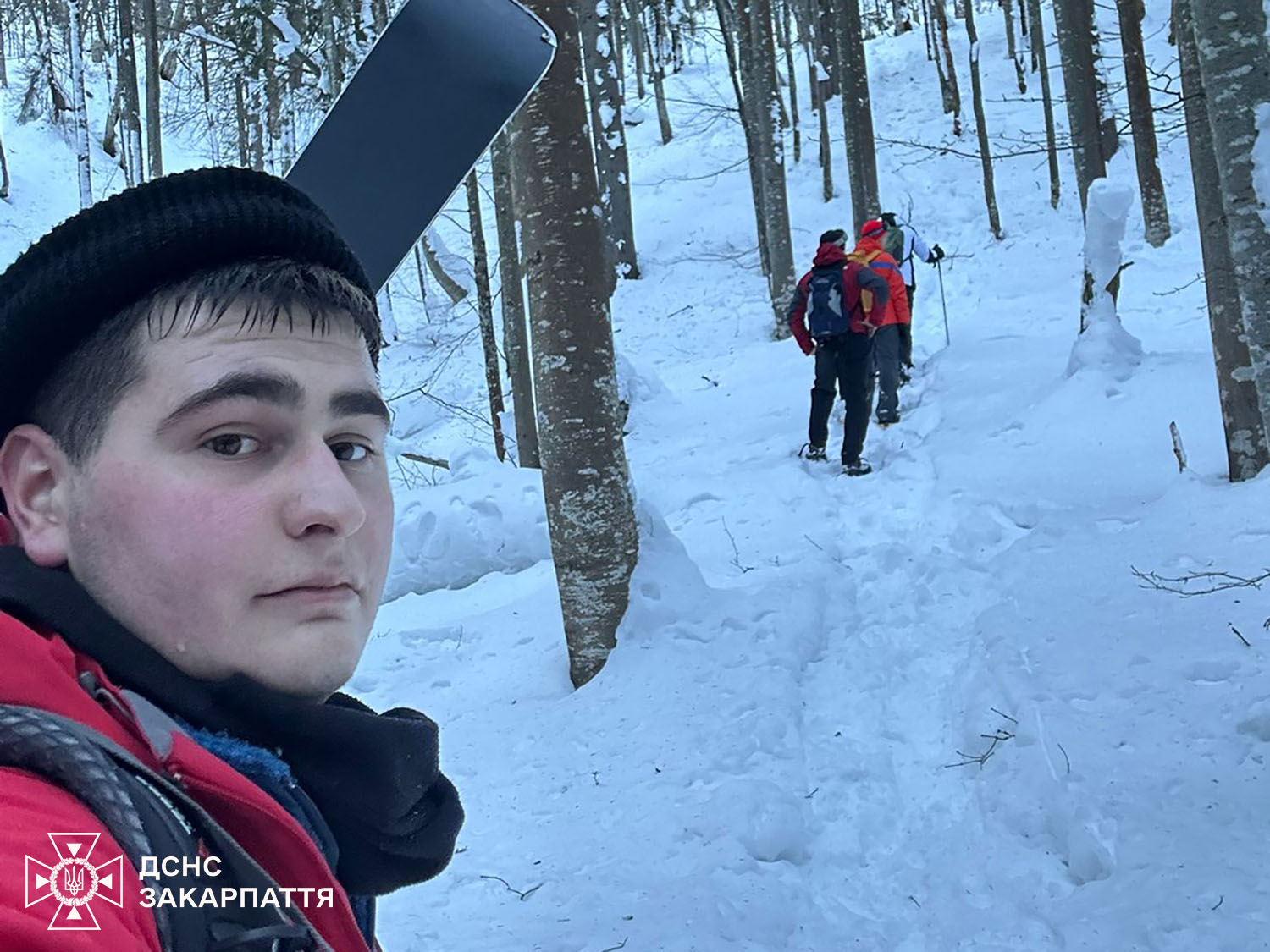 Заблукалий лижник з рятувальниками