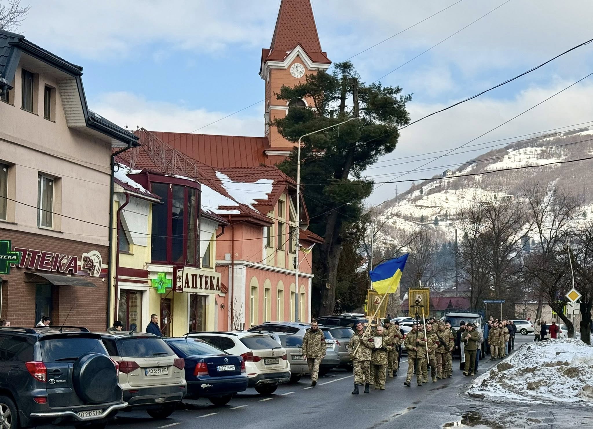 Прощання із полеглим воїном Василем Веклюком