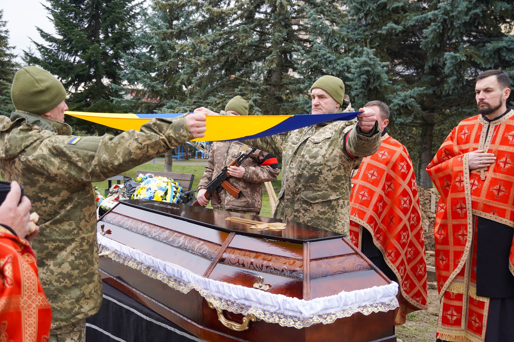 Прощання з воїном Олександром Шугаром в Ужгороді