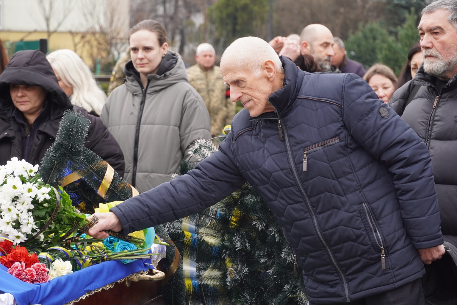Прощання із полеглим воїном Олексієм Бриньком
