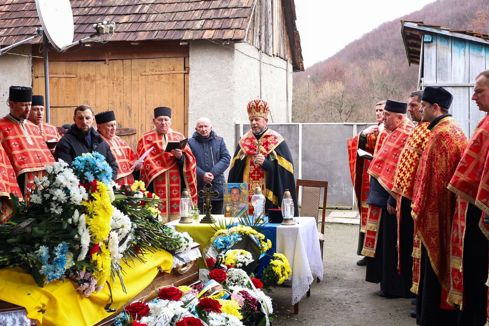 Прощання з полеглим воїном Іваном Ролею