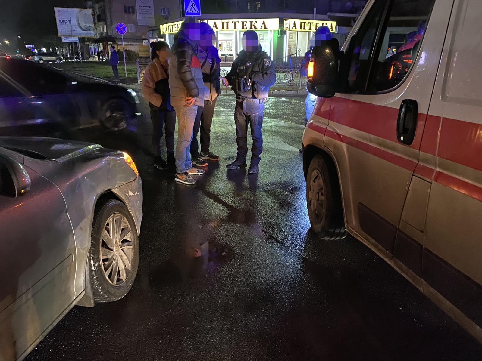 Зіткнення швидкої і легкового авто в Ужгороді, 8 лютого