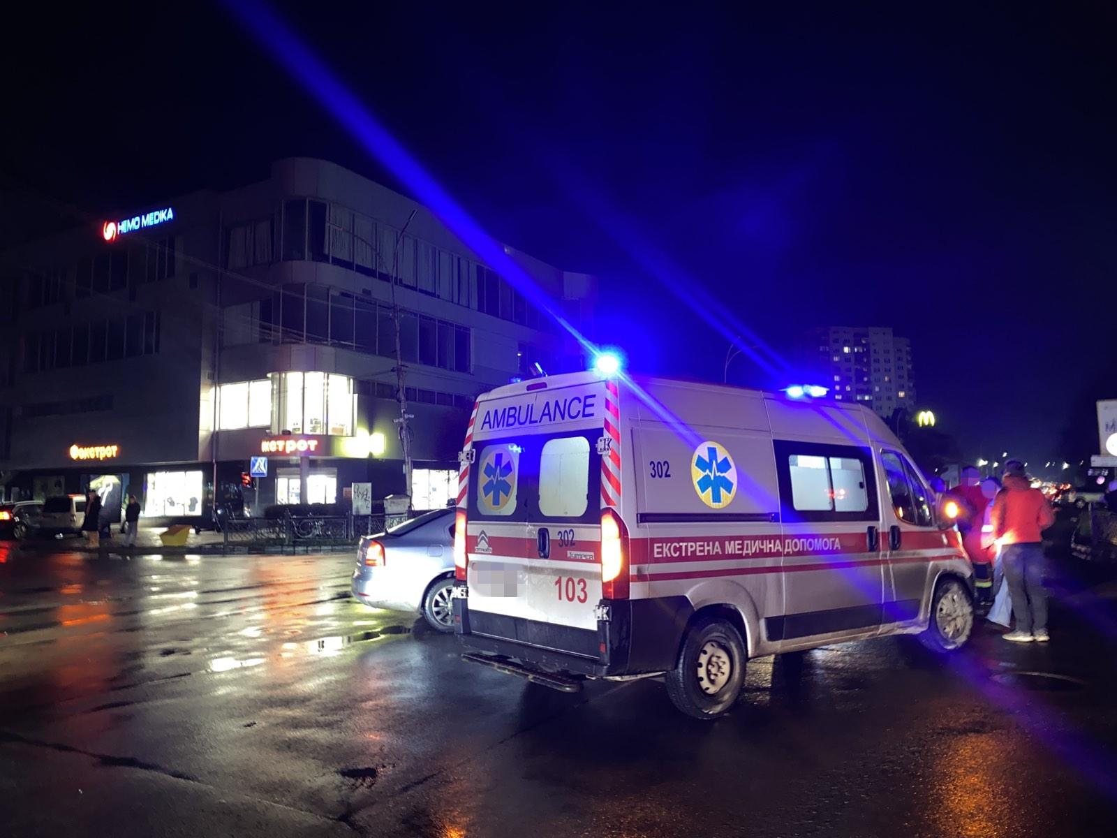 Зіткнення швидкої і легкового авто в Ужгороді, 8 лютого