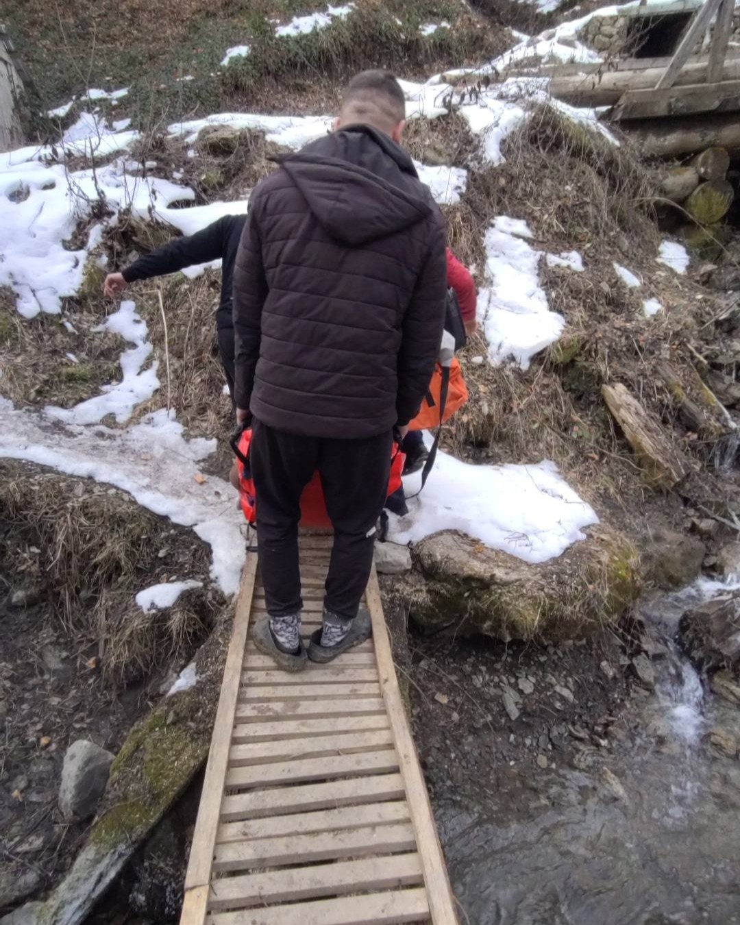 Парамедики рятують пацієнта із нападом серця на Рахівщині