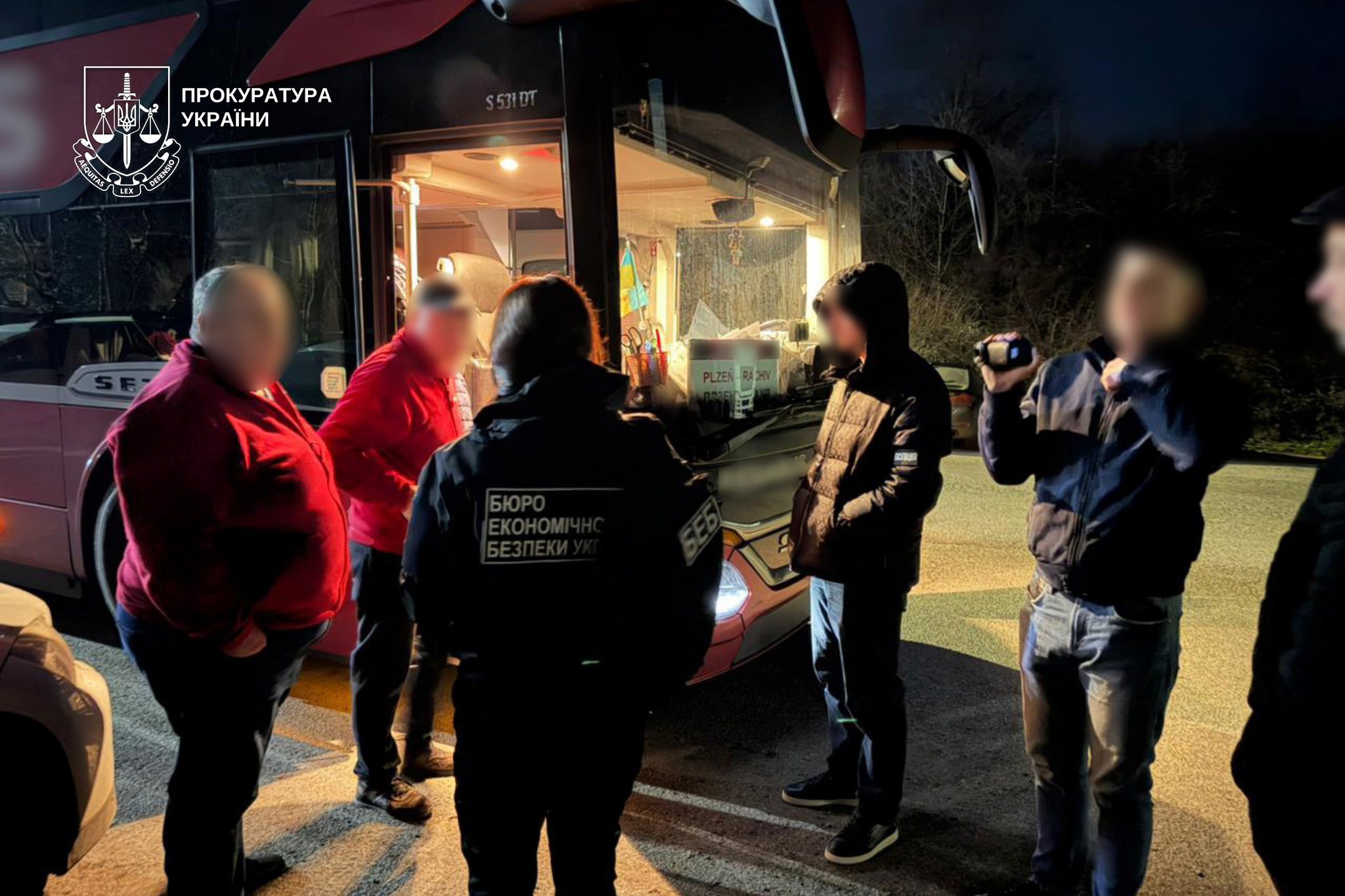 Обшуки в автобусі