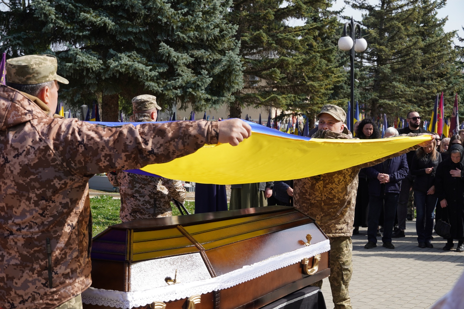 Прощання із полеглим прикордонником Василем Голінкою