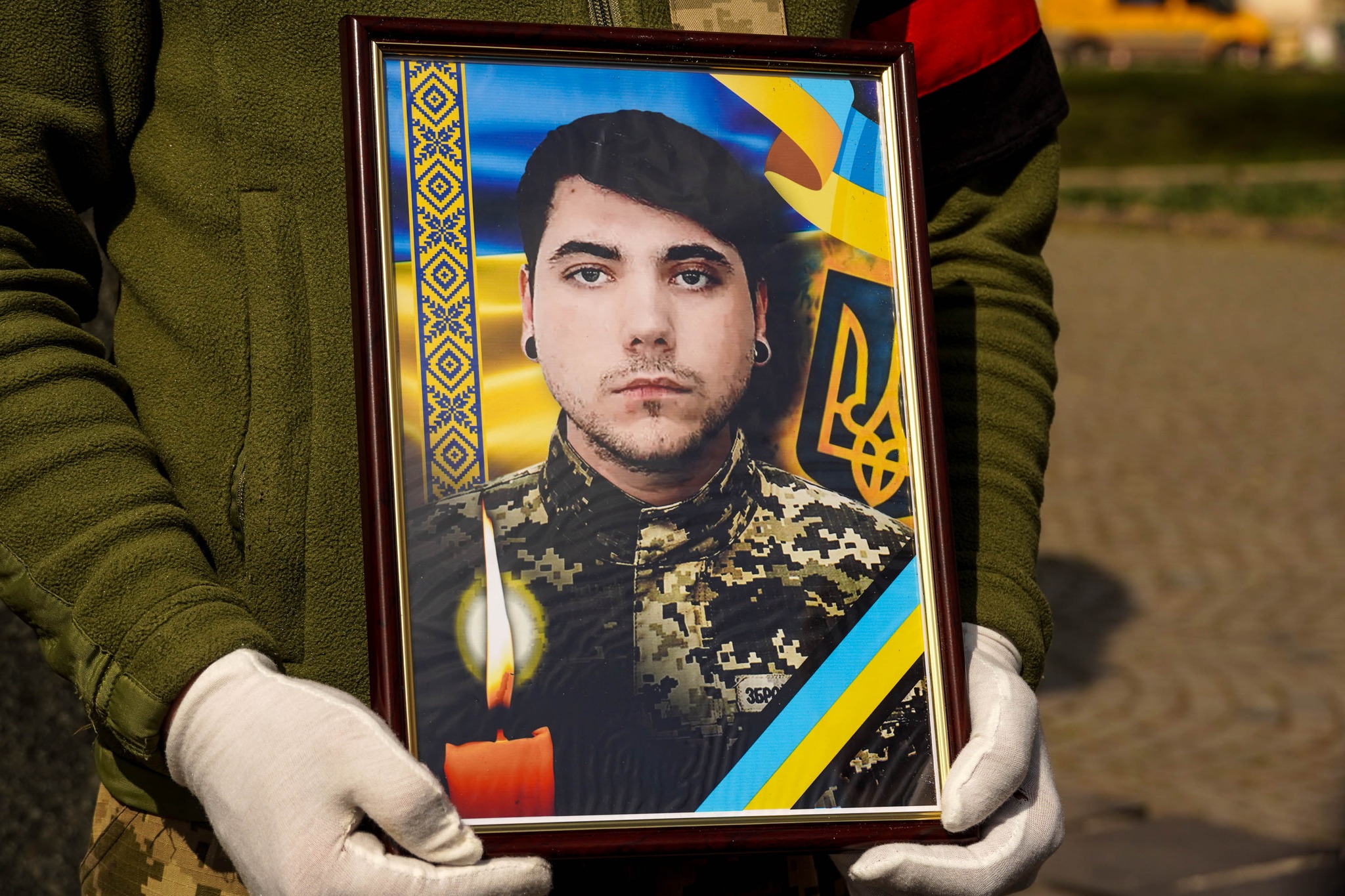 Прощання із полеглим військовим Сергієм Козаченком в Ужгороді