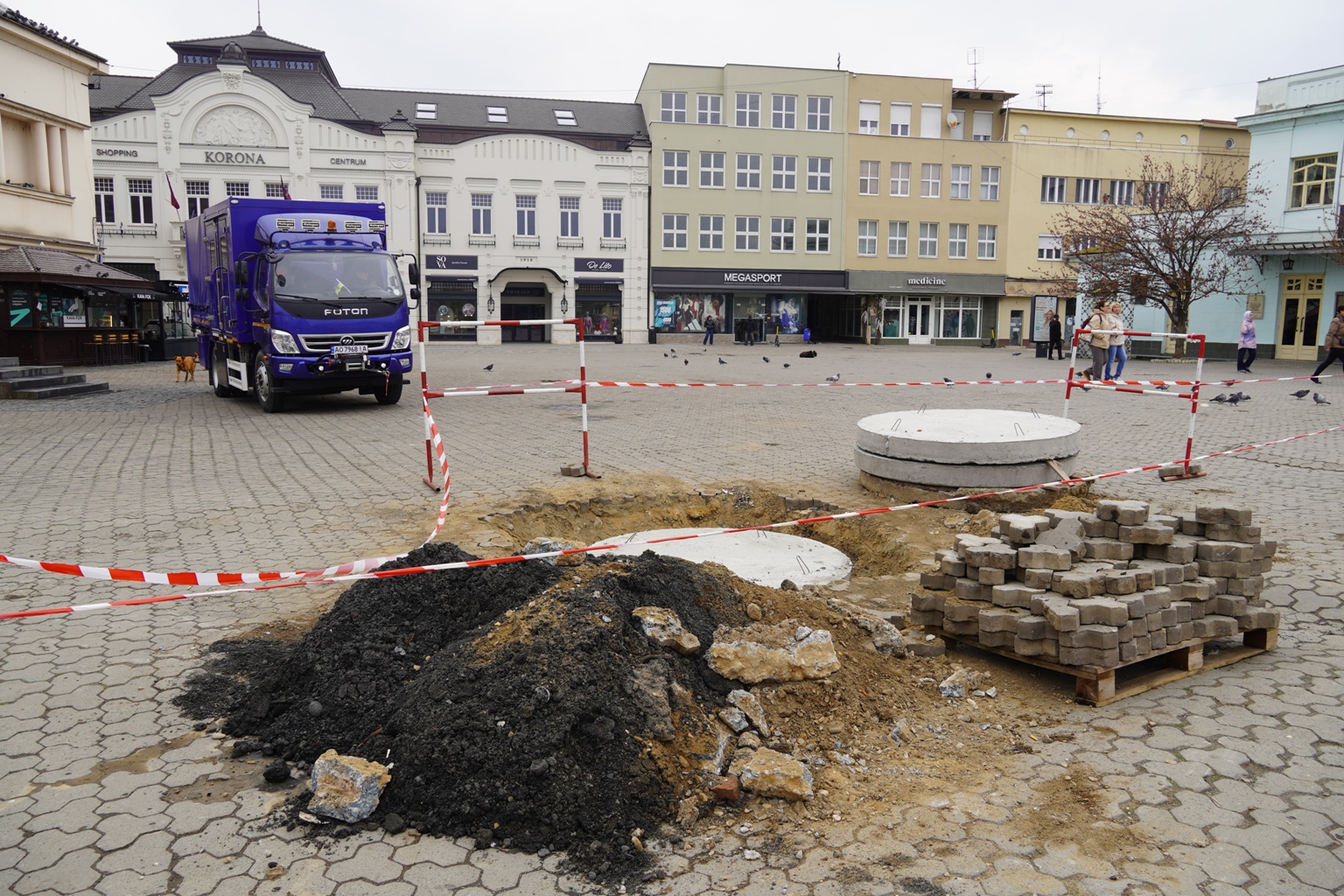 Площа Театральна в Ужгороді