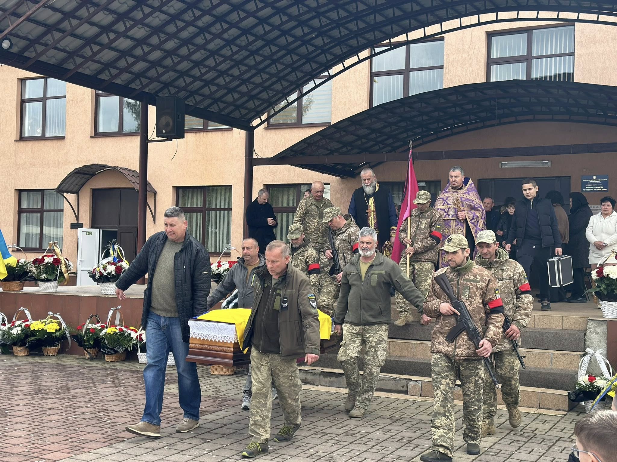 Прощання із воїном Ярославом Шомком у Тячеві