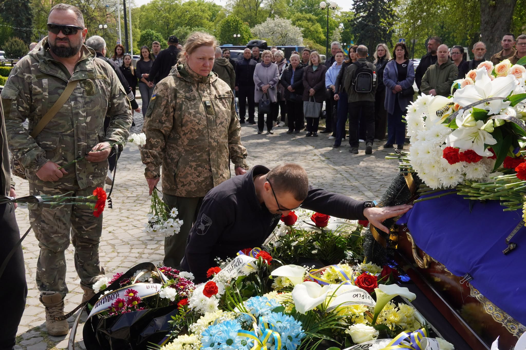 Прощання із полеглим воїном Андрієм Трещаком