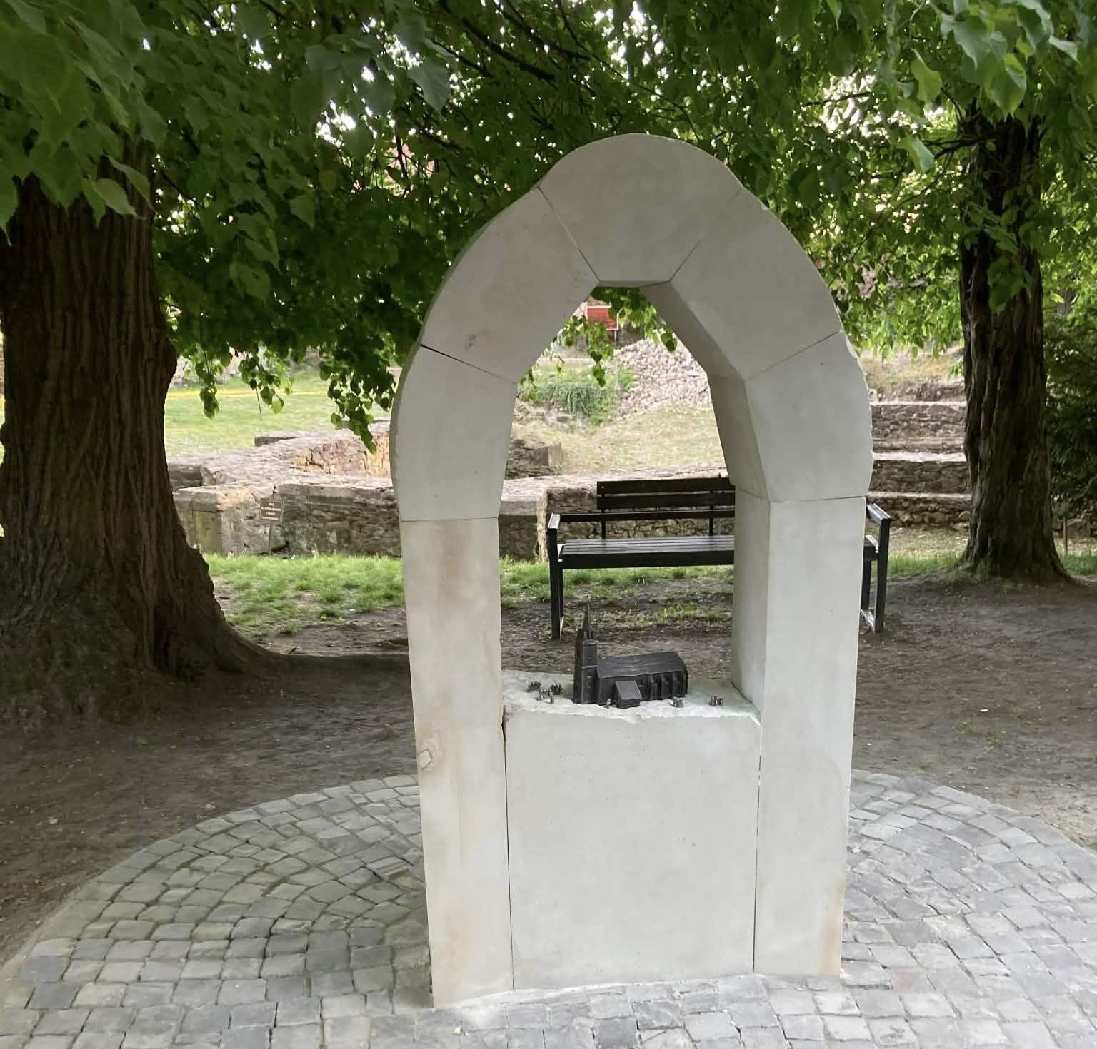 Скульптура «Ужгородська унія-1646»