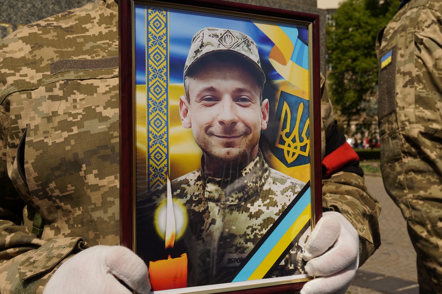 Прощання із полеглим воїном Владиславом Шитіхіним в Ужгороді