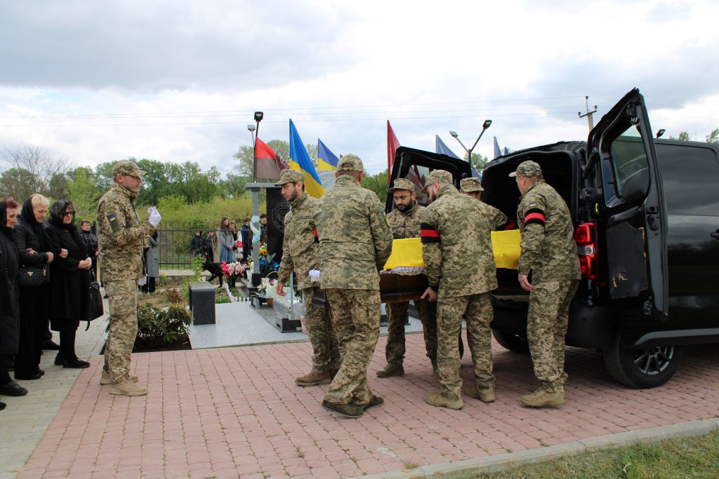 Прощання із воїном Сергієм Пиреу в Чопі