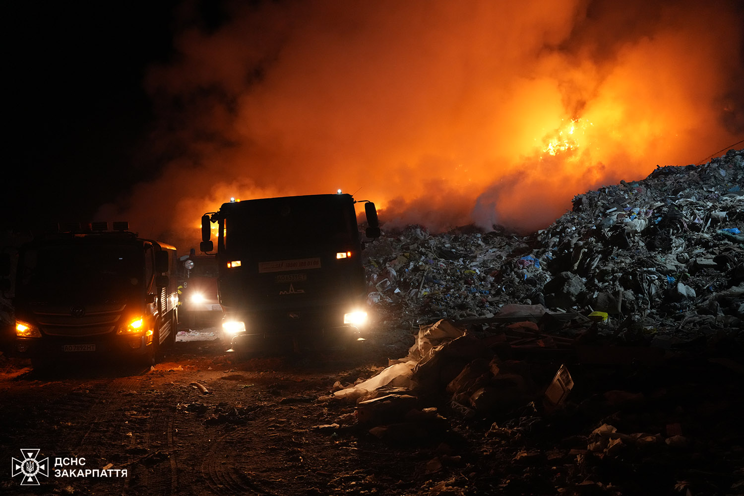 Пожежа на сміттєзвалищі у Барвінку