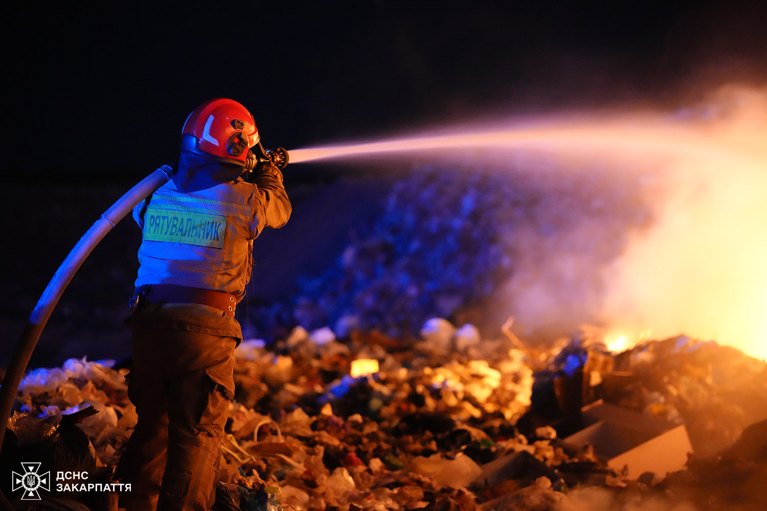 Пожежа на сміттєзвалищі у Барвінку