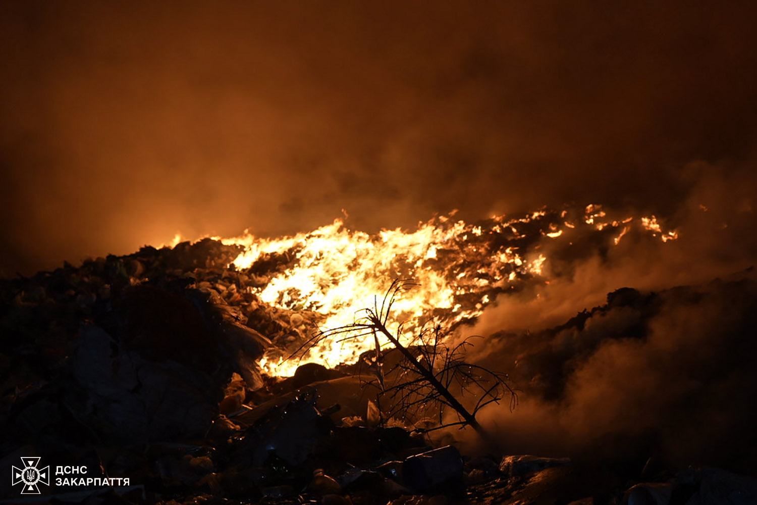 Пожежа на сміттєзвалищі у Барвінку