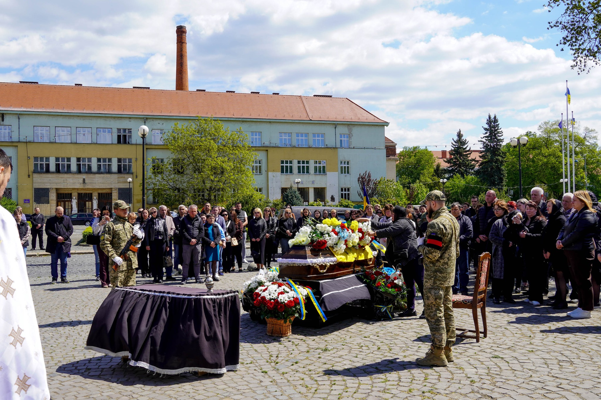 В Ужгороді прощаються із полеглим воїном Артуром Каташинським