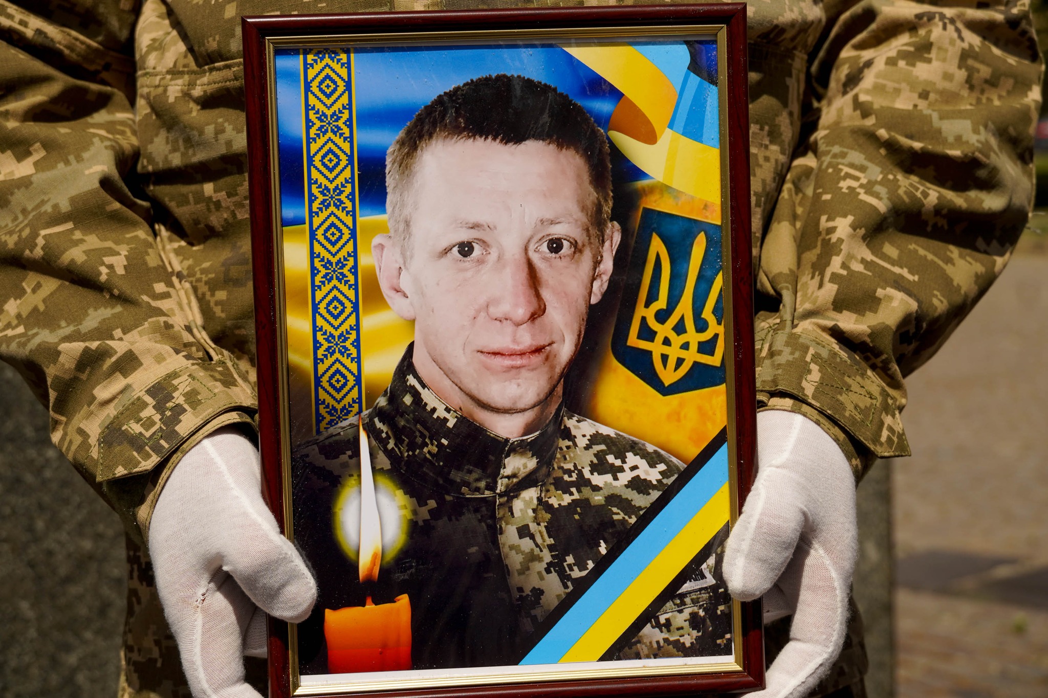 В Ужгороді прощаються із полеглим воїном Артуром Каташинським