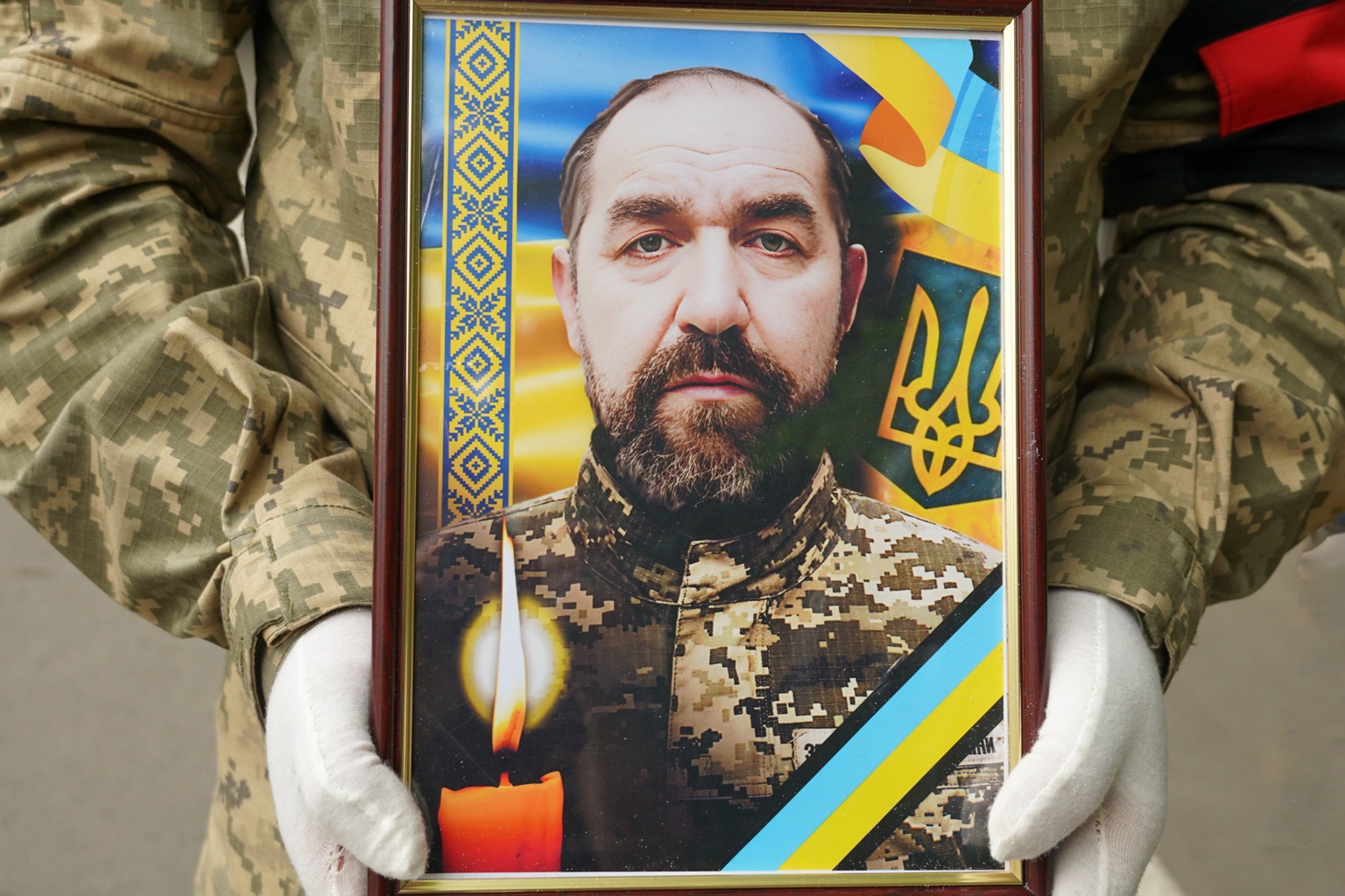 Прощання із полеглим воїном Володимиром Тарапатою в Ужгороді