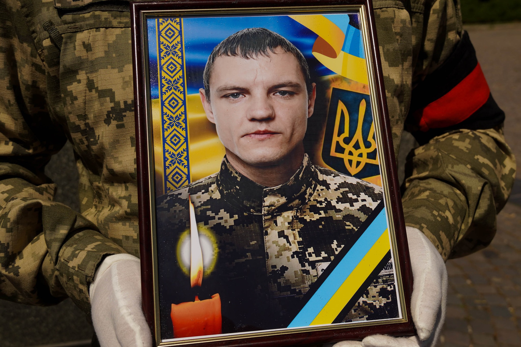 Прощання із полеглим воїном Олексієм Рожковим в Ужгороді