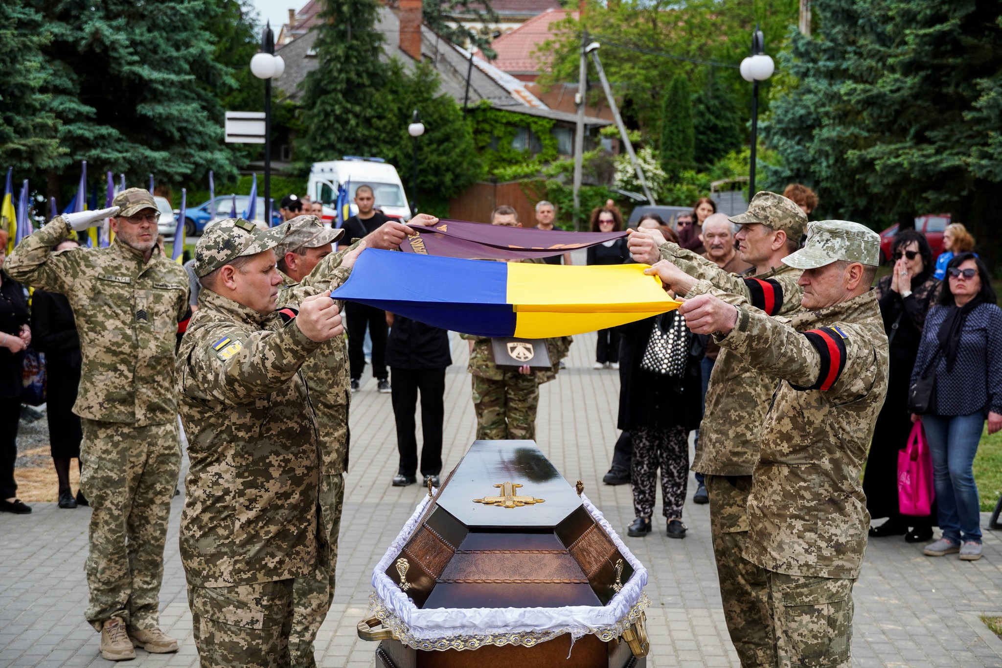 Прощання із полеглим воїном Олександром Скляровим в Ужгороді