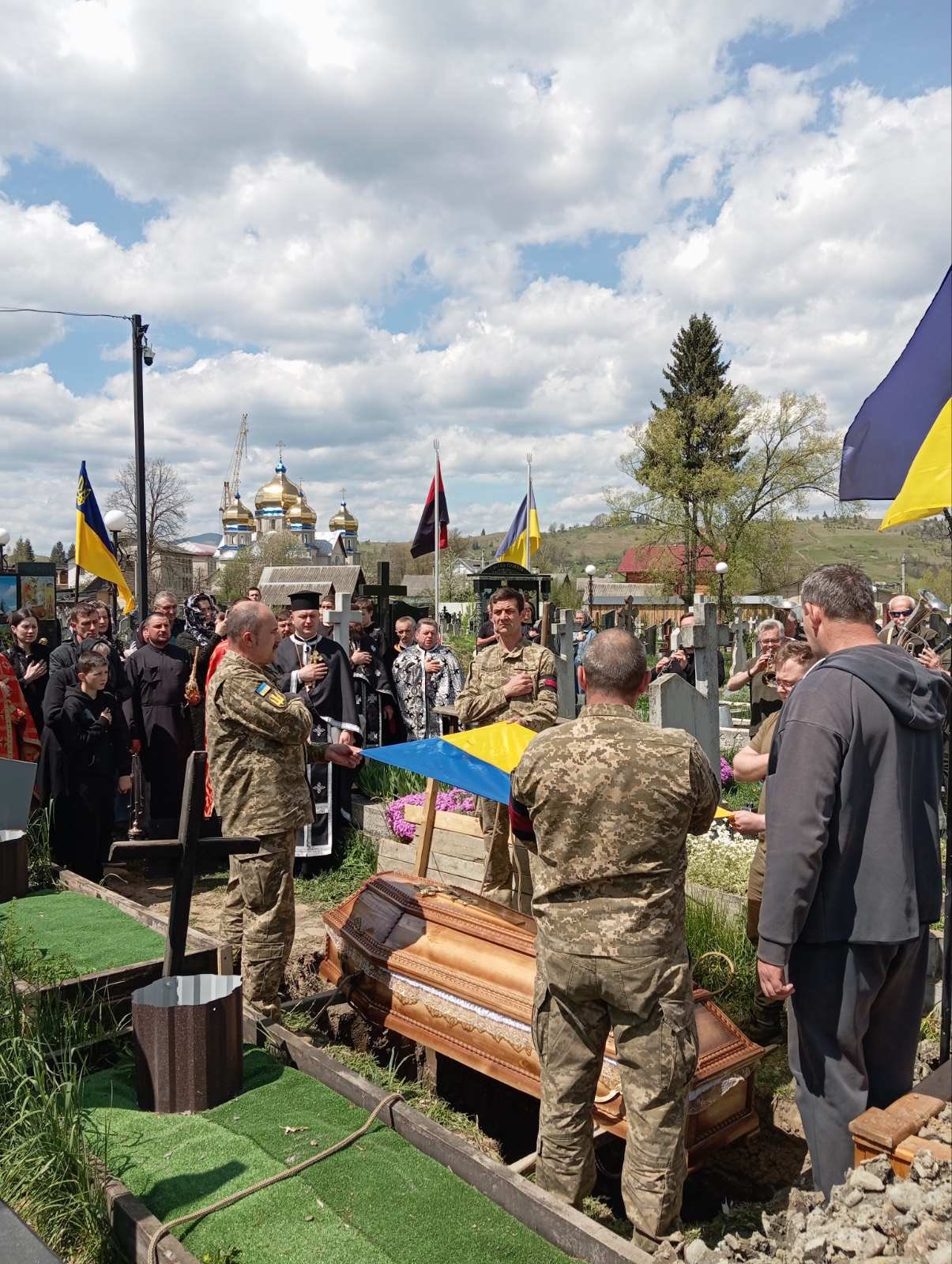 Прощання із захисником Олександром Поповичем на Рахівщині