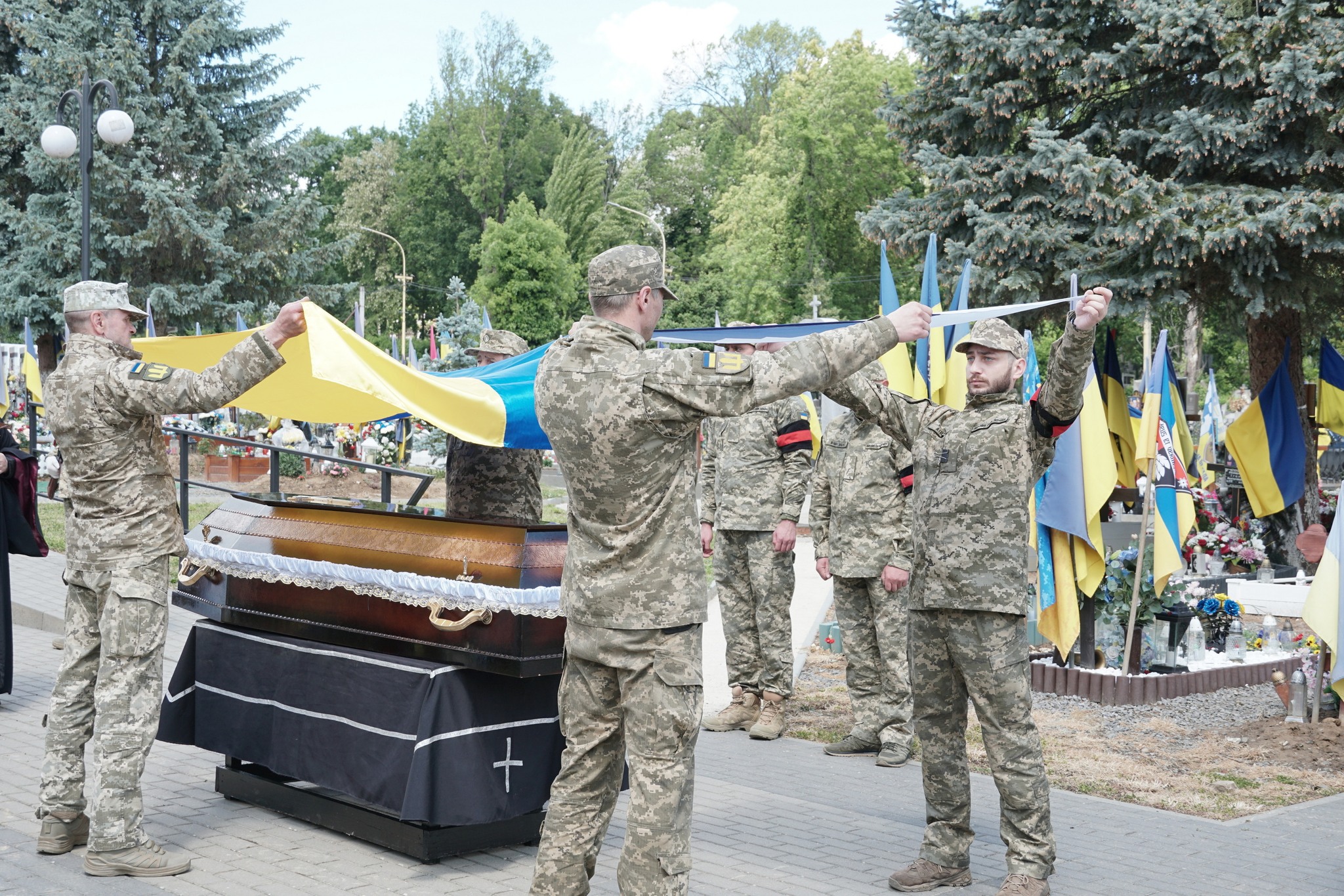 Прощання із полеглим Михайлом Риганом в Ужгороді