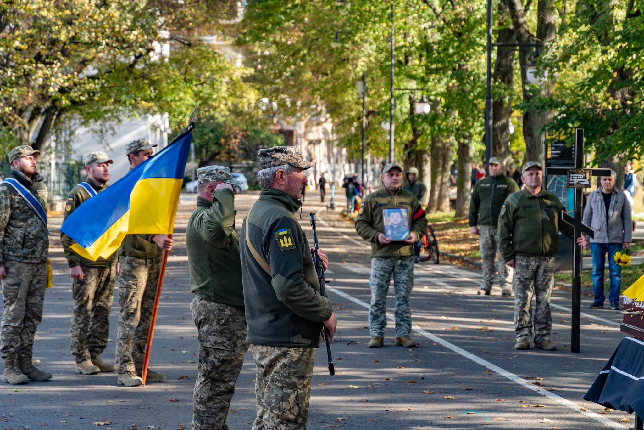 Також було багато військових
