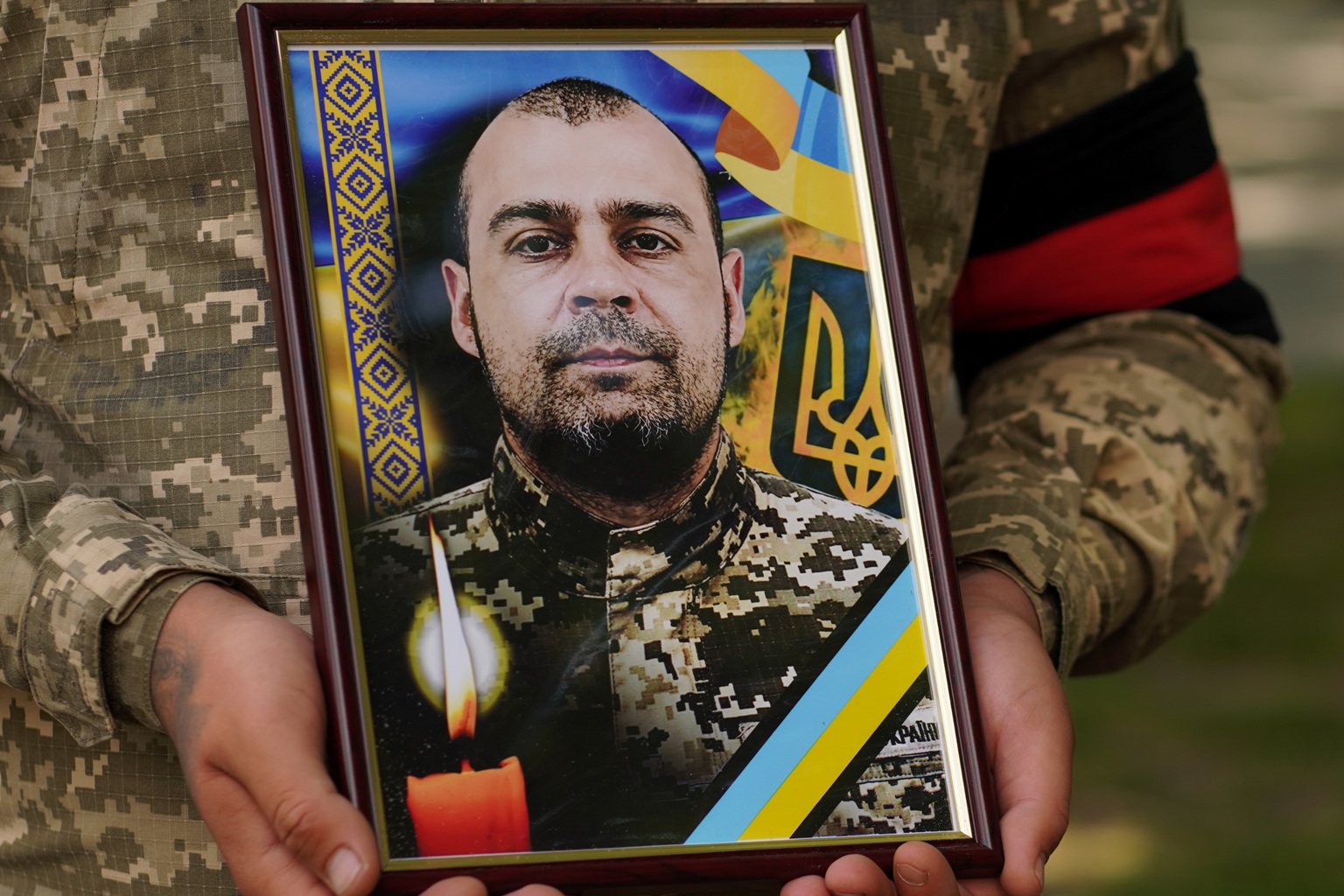 Прощання із воїном Едуардом Голяком в Ужгороді