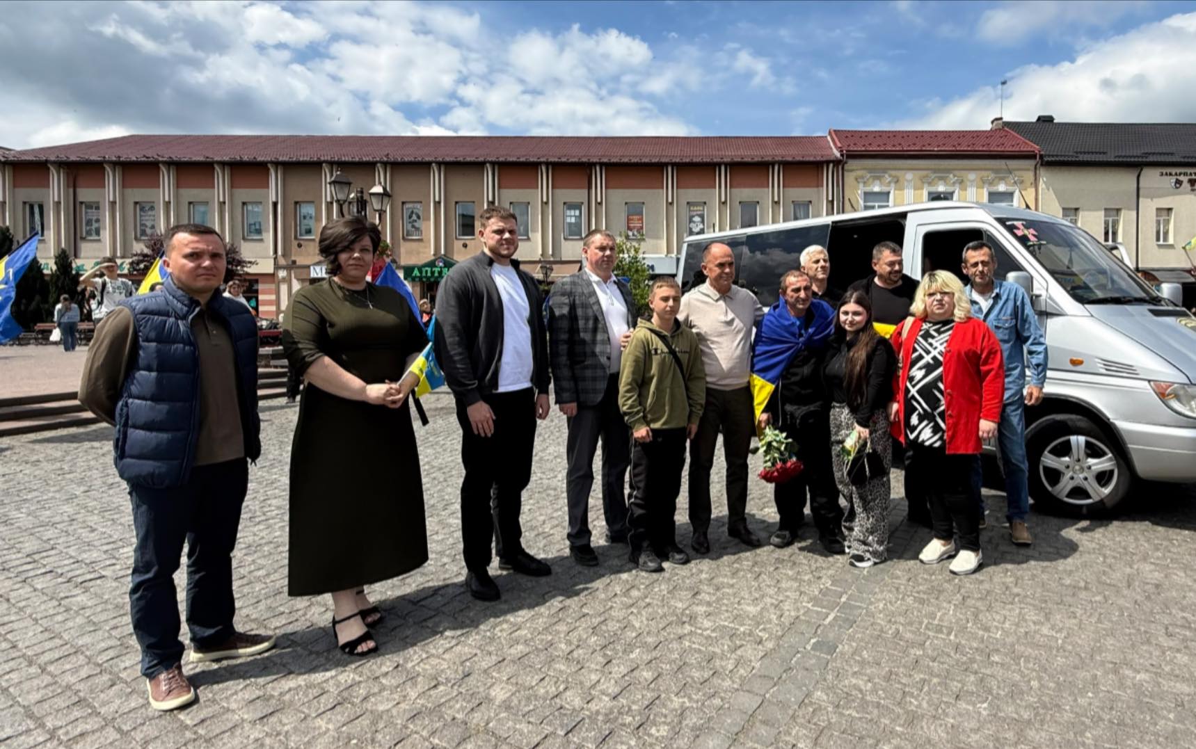 У Хусті зустріли Василя Керестеші, який повернувся з полону
