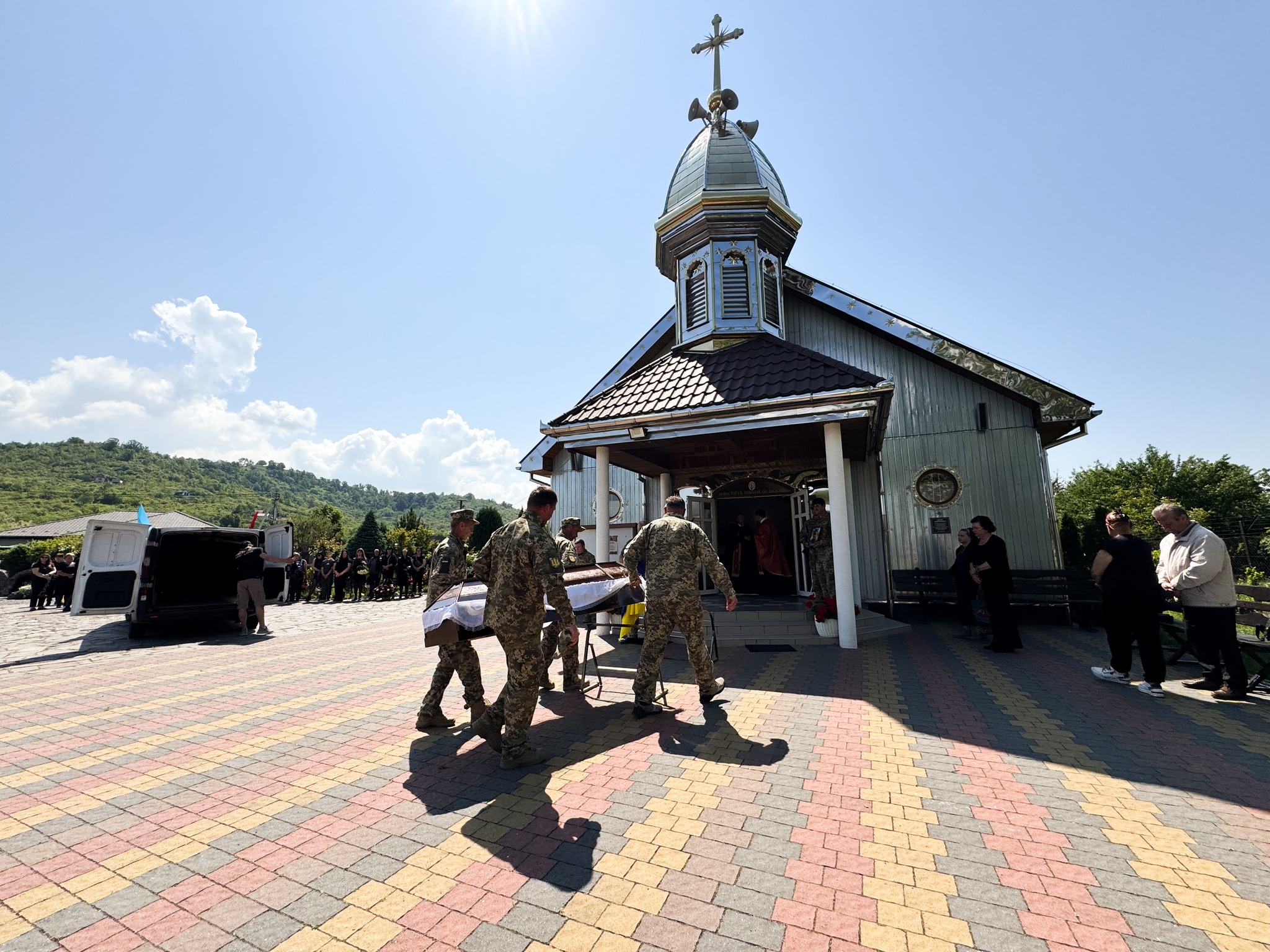 Прощання із полеглим воїном Олександром Карольї у Мукачеві