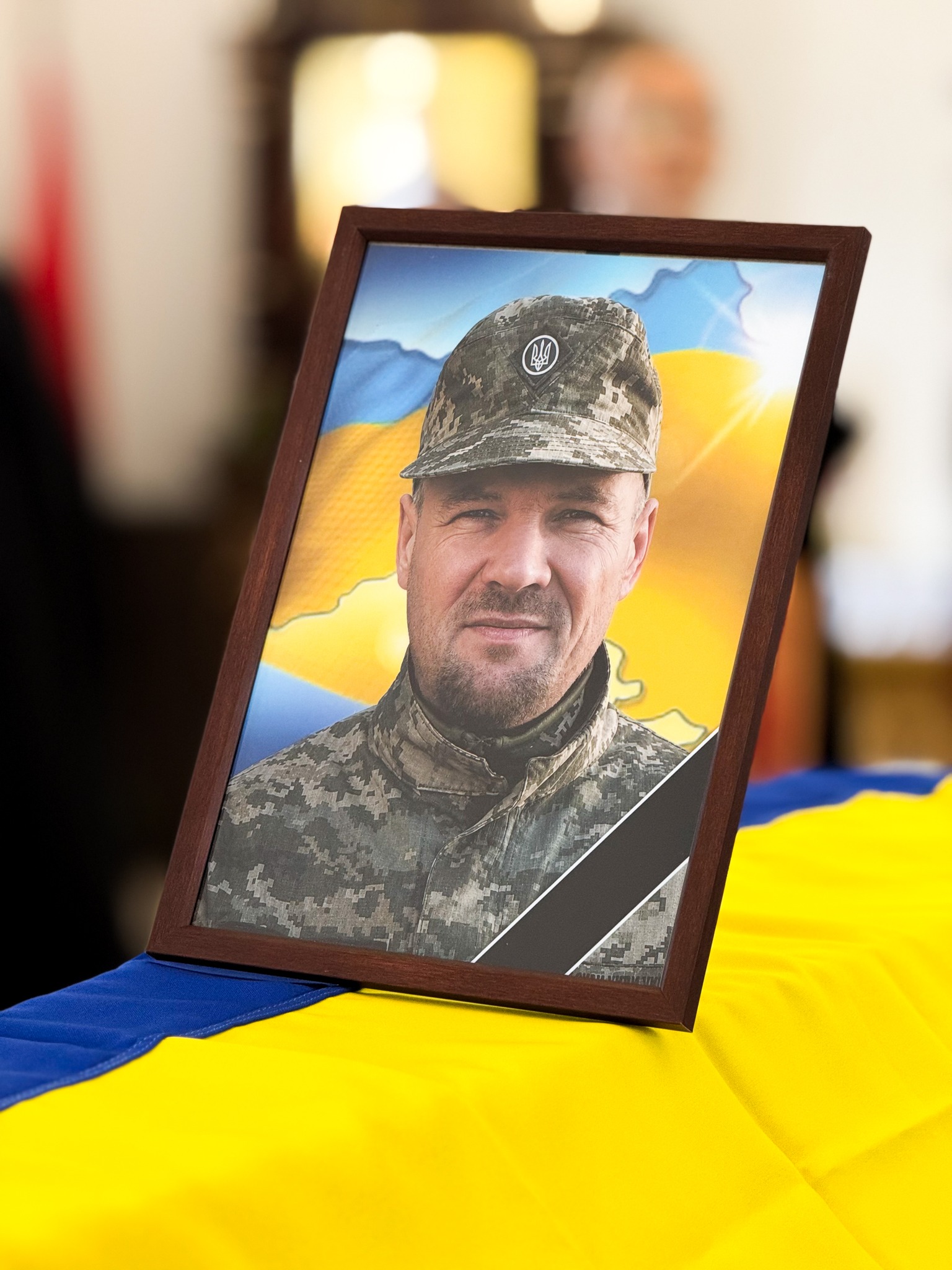 Прощання із полеглим воїном Олександром Карольї у Мукачеві