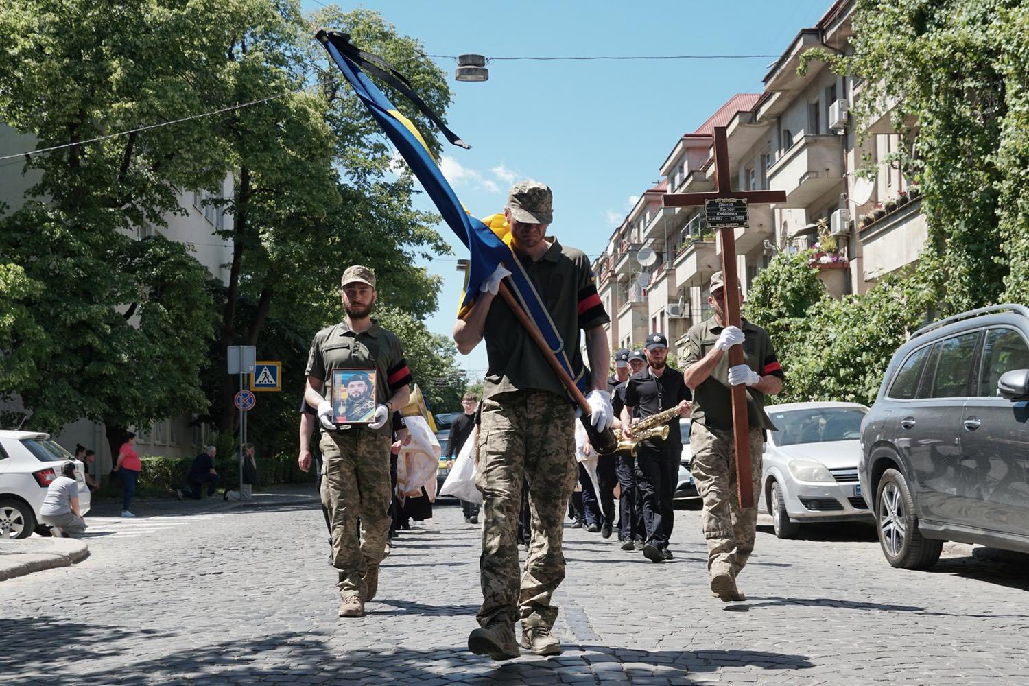 Прощання із воїном Віктором Дяківим в Ужгороді
