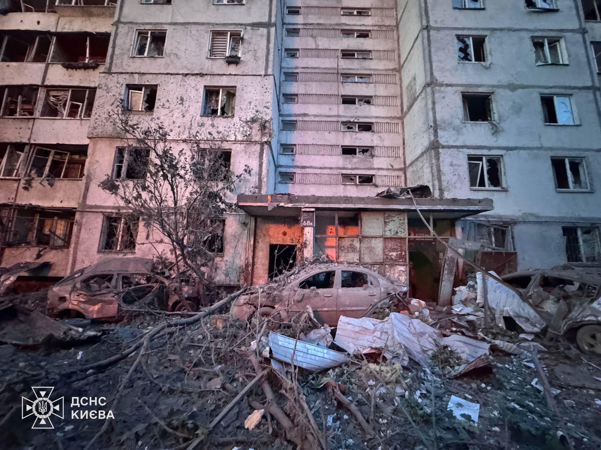 Наслідки російського обстрілу у Києві, 2 червня