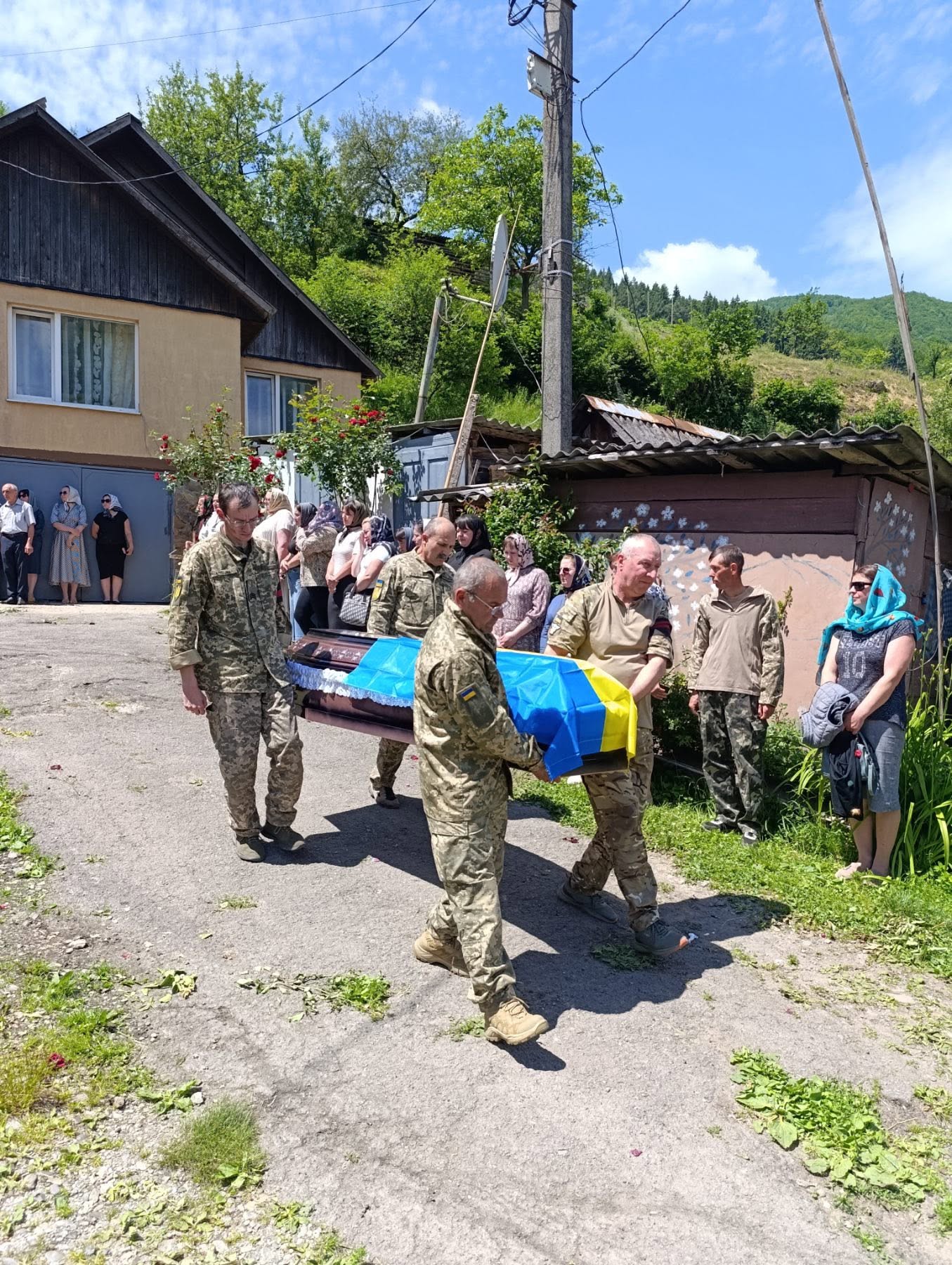На Рахівщині попрощалися із полеглим воїном Анатолієм Годенчуком