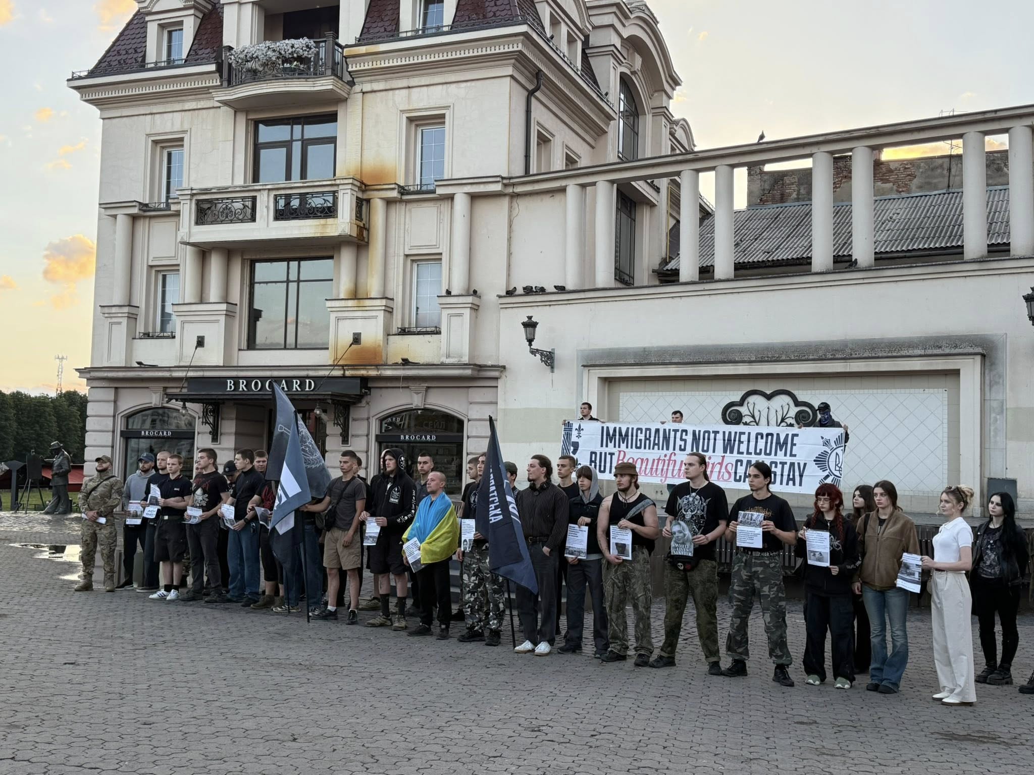 Учасники акції з плакатами в Ужгороді